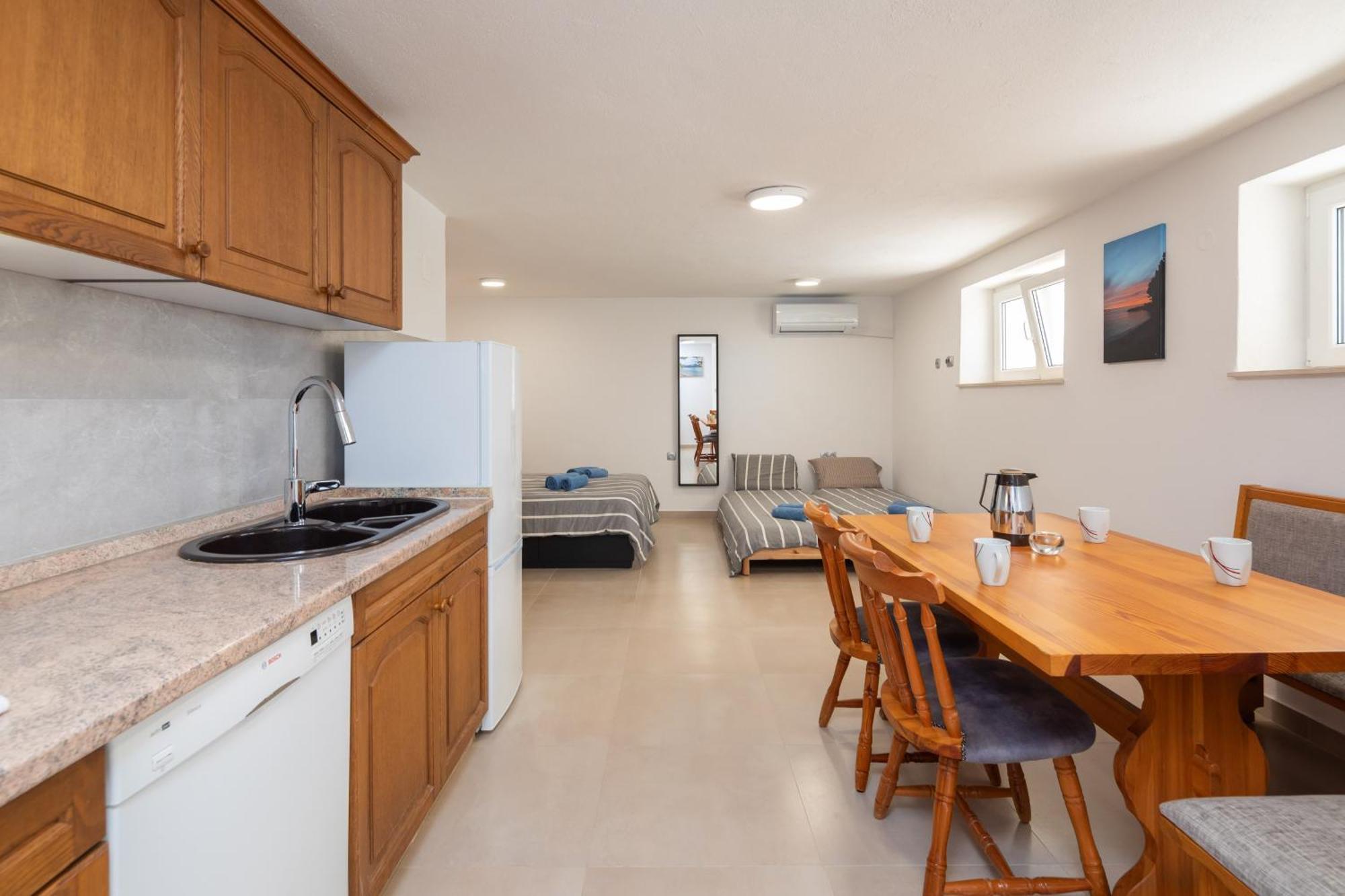 Sunshine Suites Omiš Exterior foto