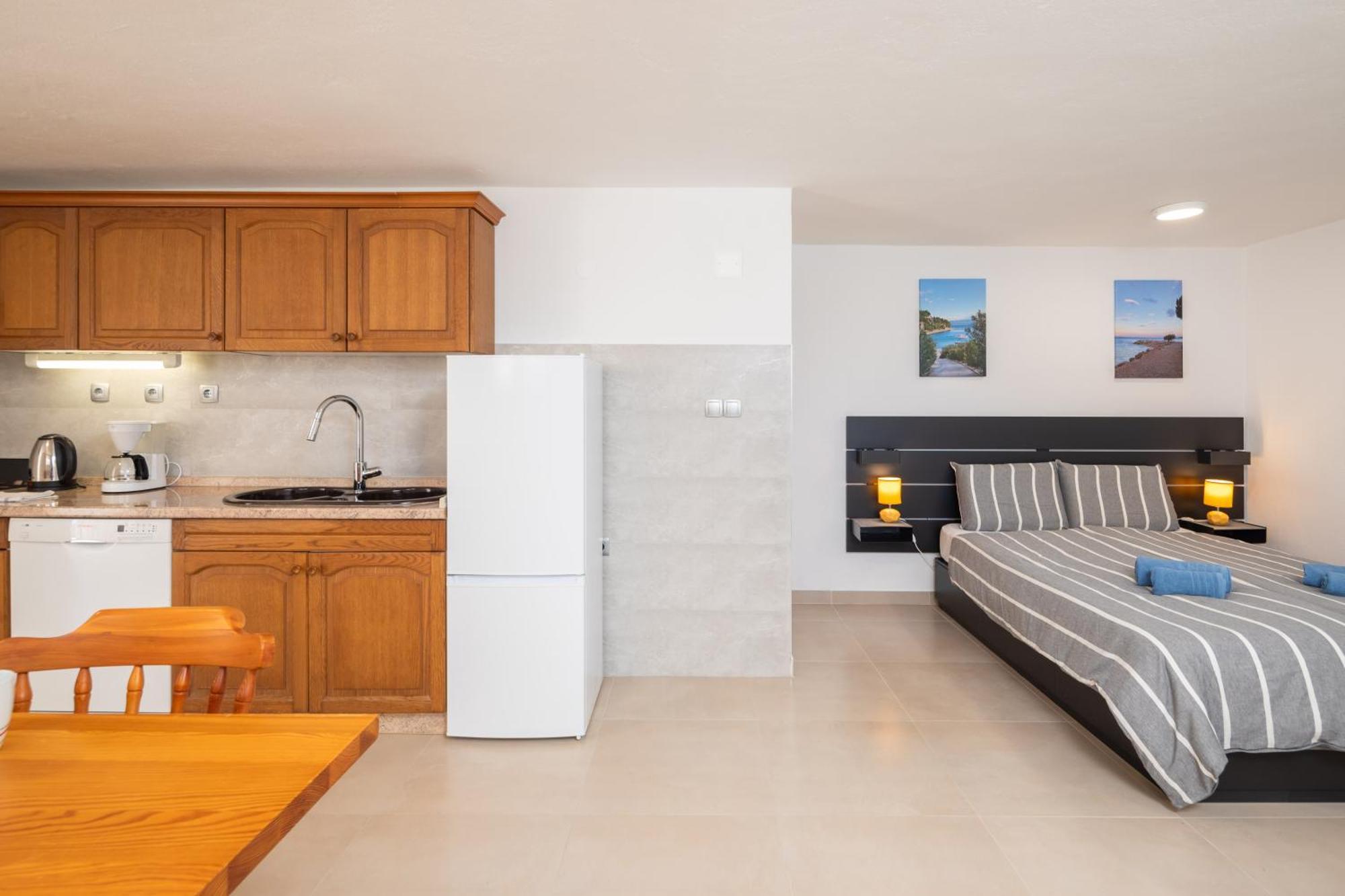 Sunshine Suites Omiš Exterior foto